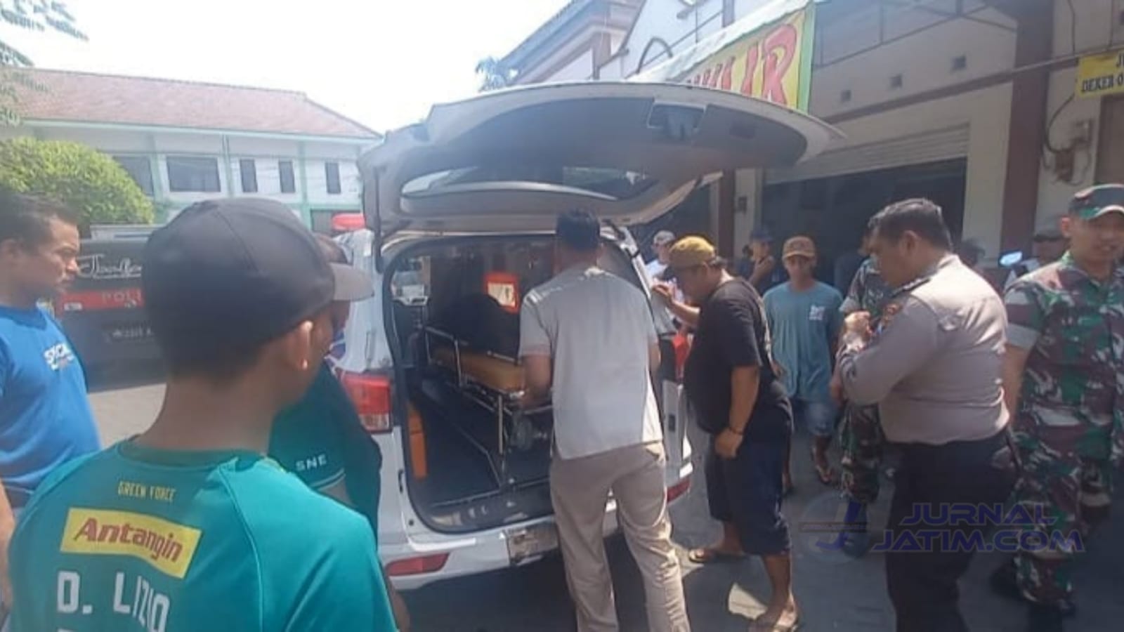 Tukang Becak Tiba-tiba Tergeletak di Lantai Pasar di Jombang, Innalillahi!