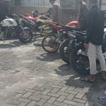 Polisi Tindak 8 Pengendara Motor Knalpot Brong di Depan Mapolsek Gondang Nganjuk