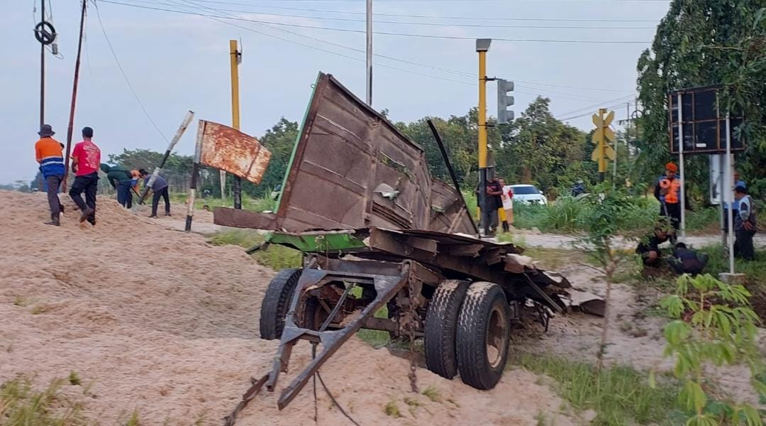 Kereta Api Gajayana Tabrak Truk Gandeng di Perlintasan Tanpa Palang Pintu Nganjuk