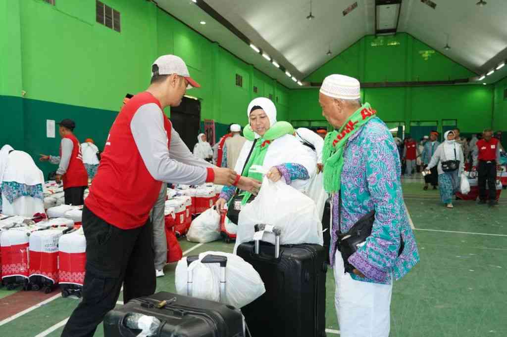 Jemaah Kloter 11 Embarkasi Surabaya Terlambat Tiba di Tanah Air, Ini Penyebabnya