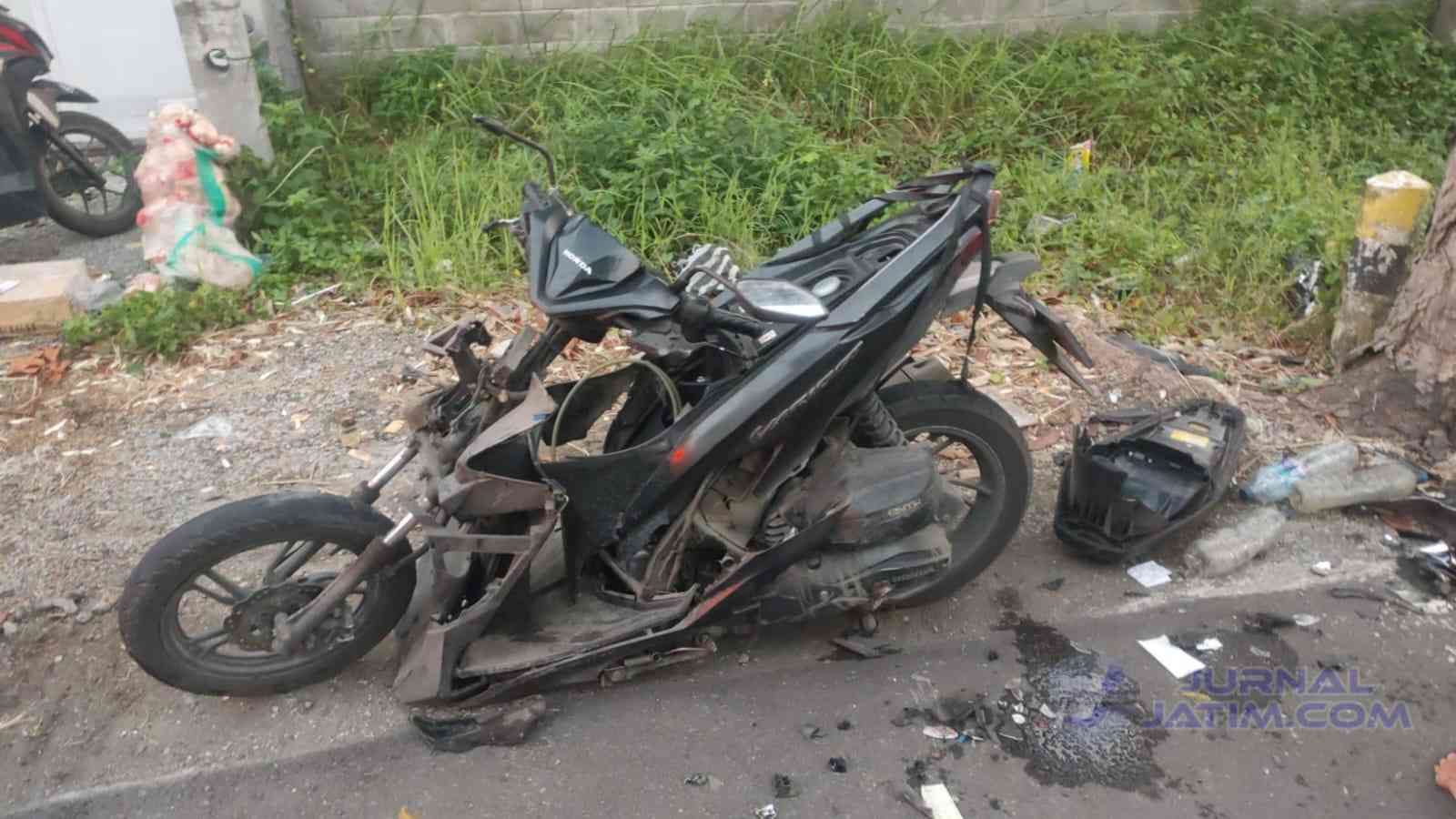 Tabrakan Libatkan Dua Motor dan Becak di Jombang, Vario Hancur