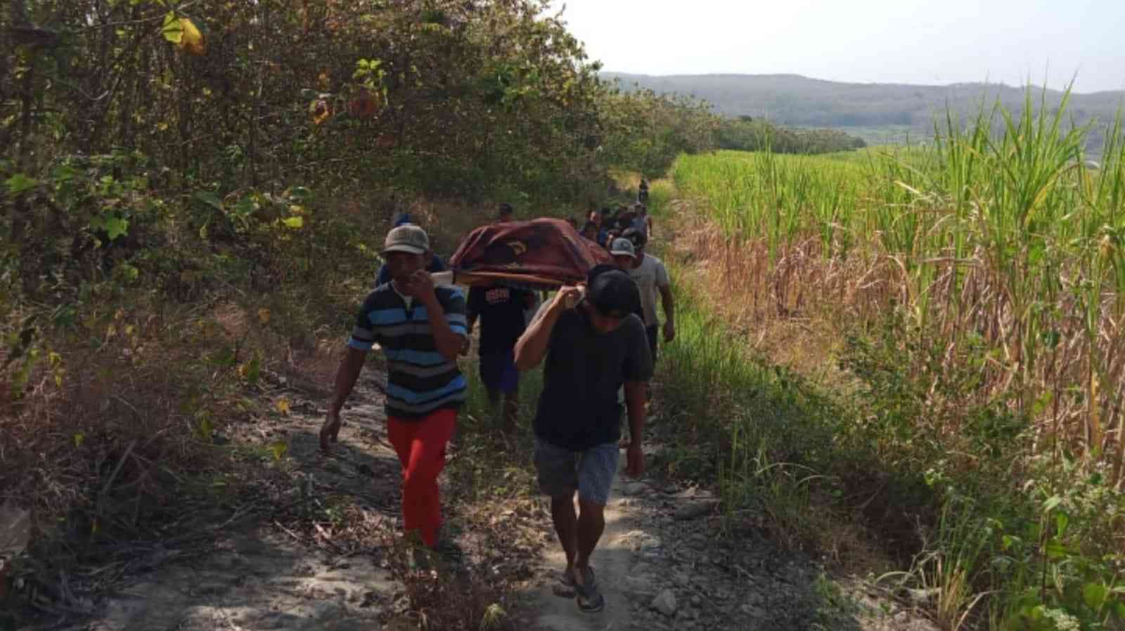 Beredar Video Warga Tandu Jenazah Belasan Kilometer di Jombang