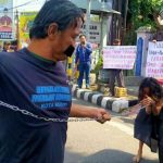 Tolak Putusan Eksekusi, Tergugat Sengketa Tanah Lakukan Aksi Treatrikal di Kediri