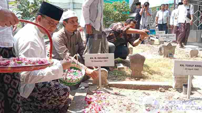 Anies Baswedan Ziarah Makam Ulama Pendiri NU di Kabupaten Jombang