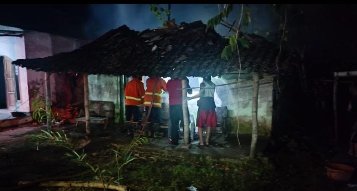 Nenek di Nganjuk Terjebak Kebakaran Rumah Ditemukan Meninggal di Kolong Tempat Tidur