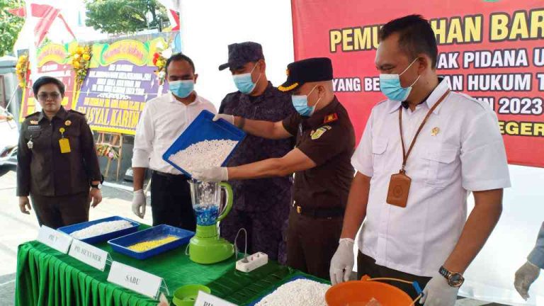 Begini Cara Kejaksaan Negeri Tuban Memusnahkan Barang Bukti Hasil Sitaan