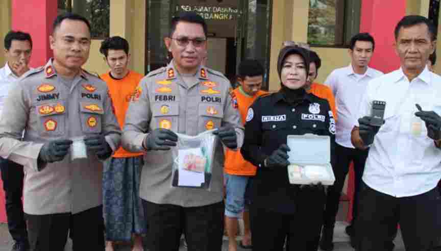 Satu Komplotan Keluarga Edarkan Sabu-sabu di Bangkalan, Berbagi Peran Seperti Ini