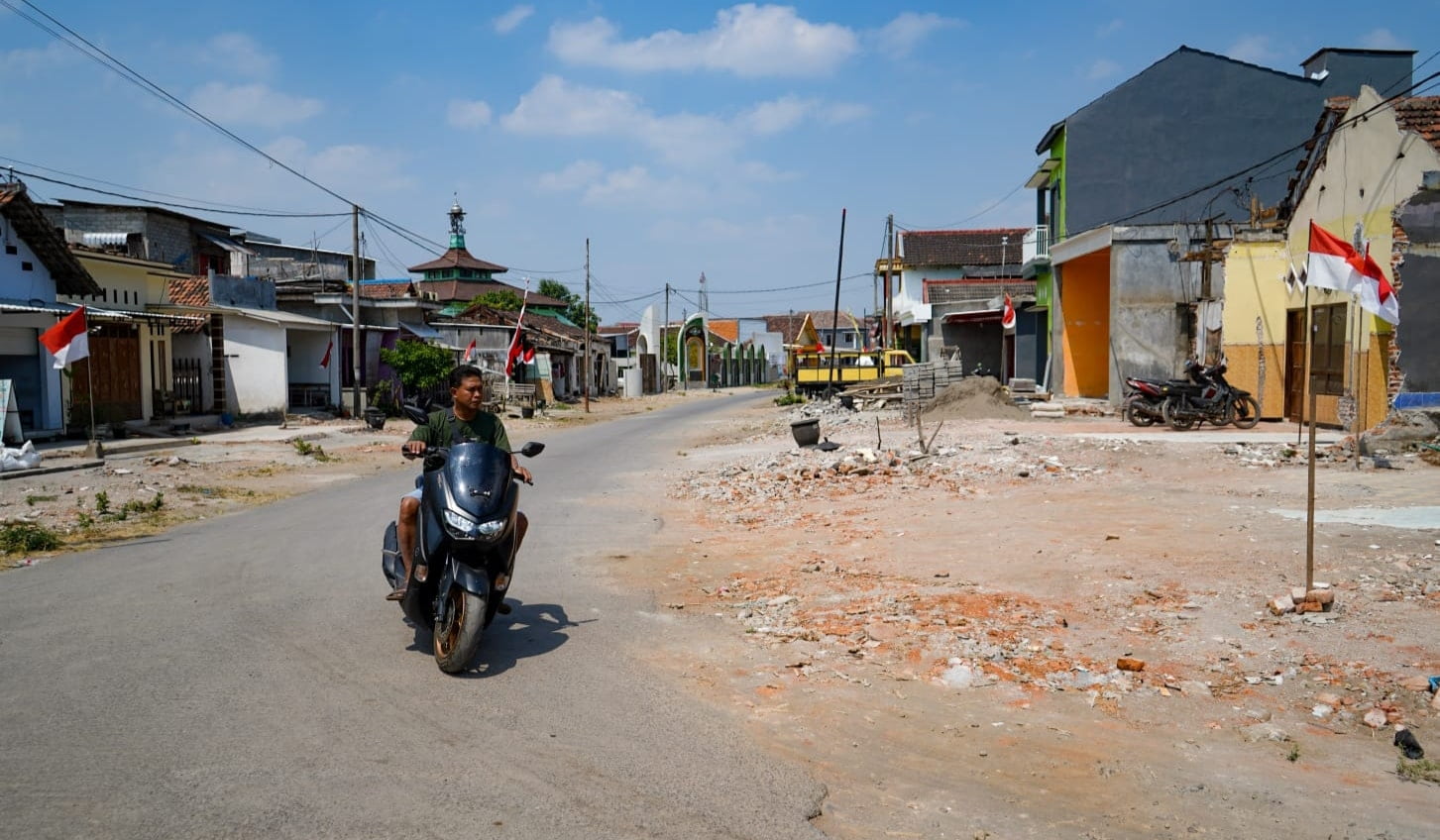 Proyek Pembangunan Jalan Menuju Jembatan Jongbiru Kediri Selesai Akhir Tahun