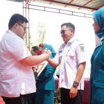 Bupati Kediri Serahkan Penghargaan 4 Desa Terbaik, Pesannya Tingkatkan Semangat Kerja