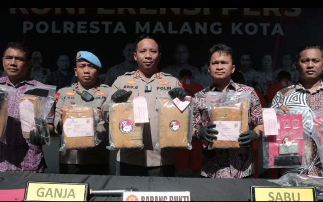 Satu Jaringan, Lima Orang Pengedar Narkotika Sabu-sabu dan Ganja di Malang Dibekuk Polisi