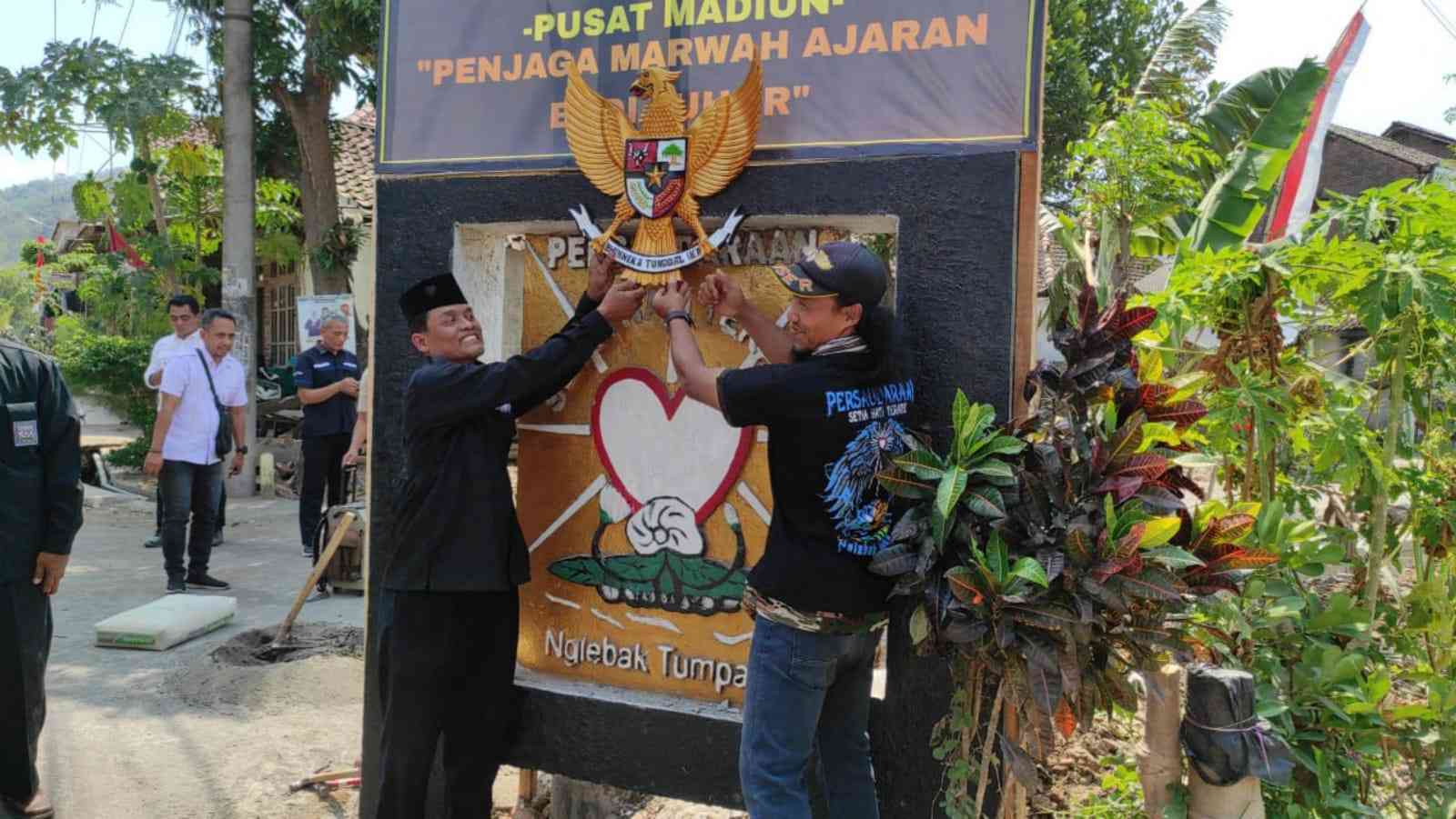 Sejarah Pembangunan Tugu Perguruan Silat Di Kota Kediri Yang Dibongkar ...