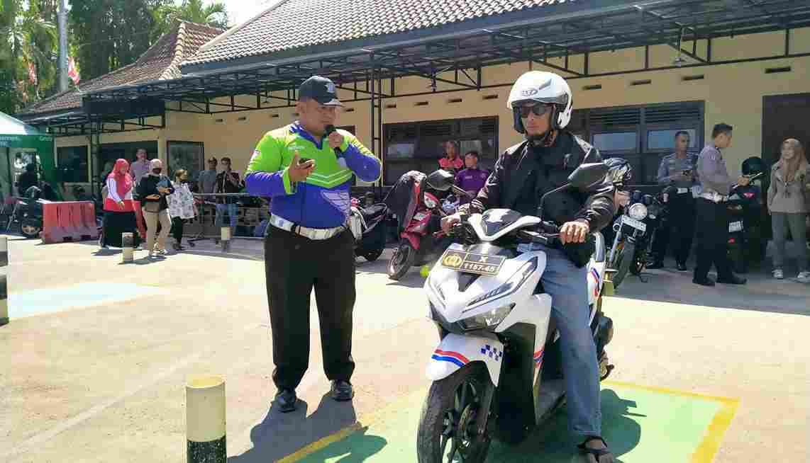 Satlantas Polres Kediri Kota Gelar Lomba Ketangkasan di Lintasan Uji Praktik SIM