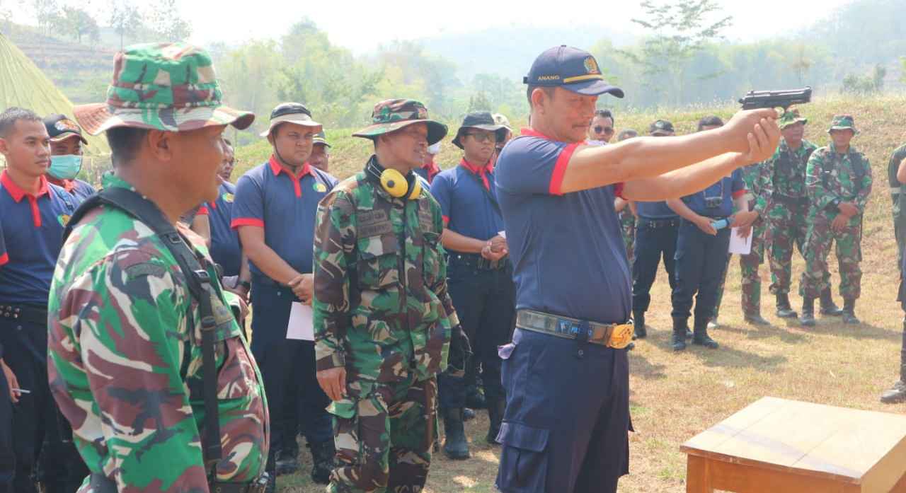 Pegawai Lapas Latihan Menembak Gandeng Kodim 0814 Jombang