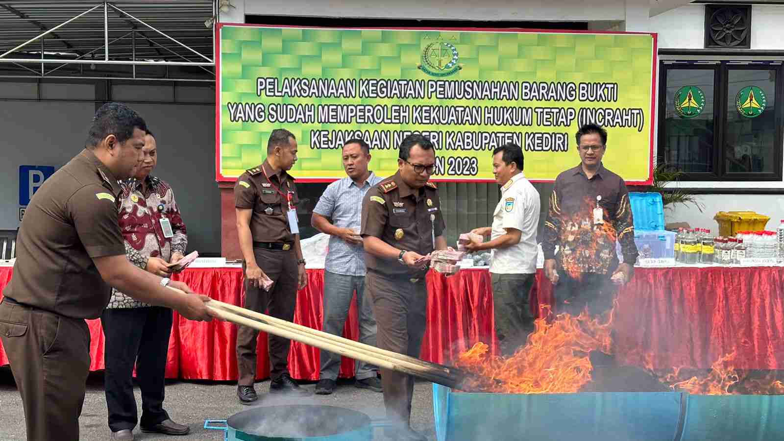 Kejari Kabupaten Kediri Memusnahkan 106.047 Gram Sabu dan 52 Juta Pil