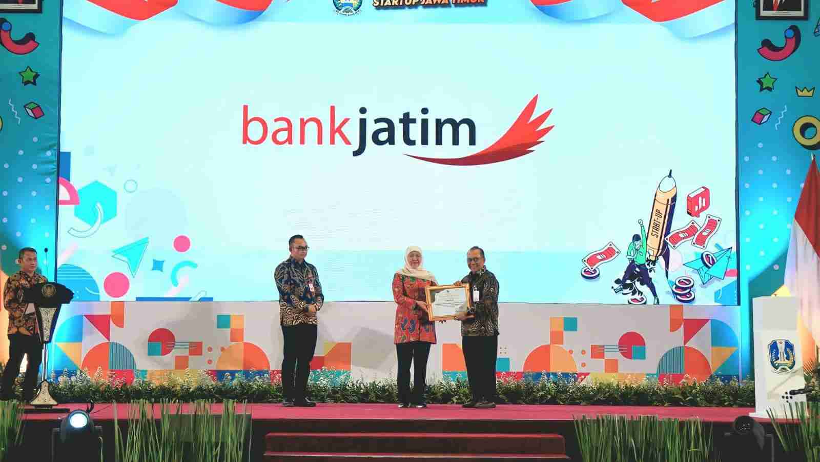 Bank Jatim Terima Penghargaan sebagai Lembaga Pendukung Startup Jawa Timur