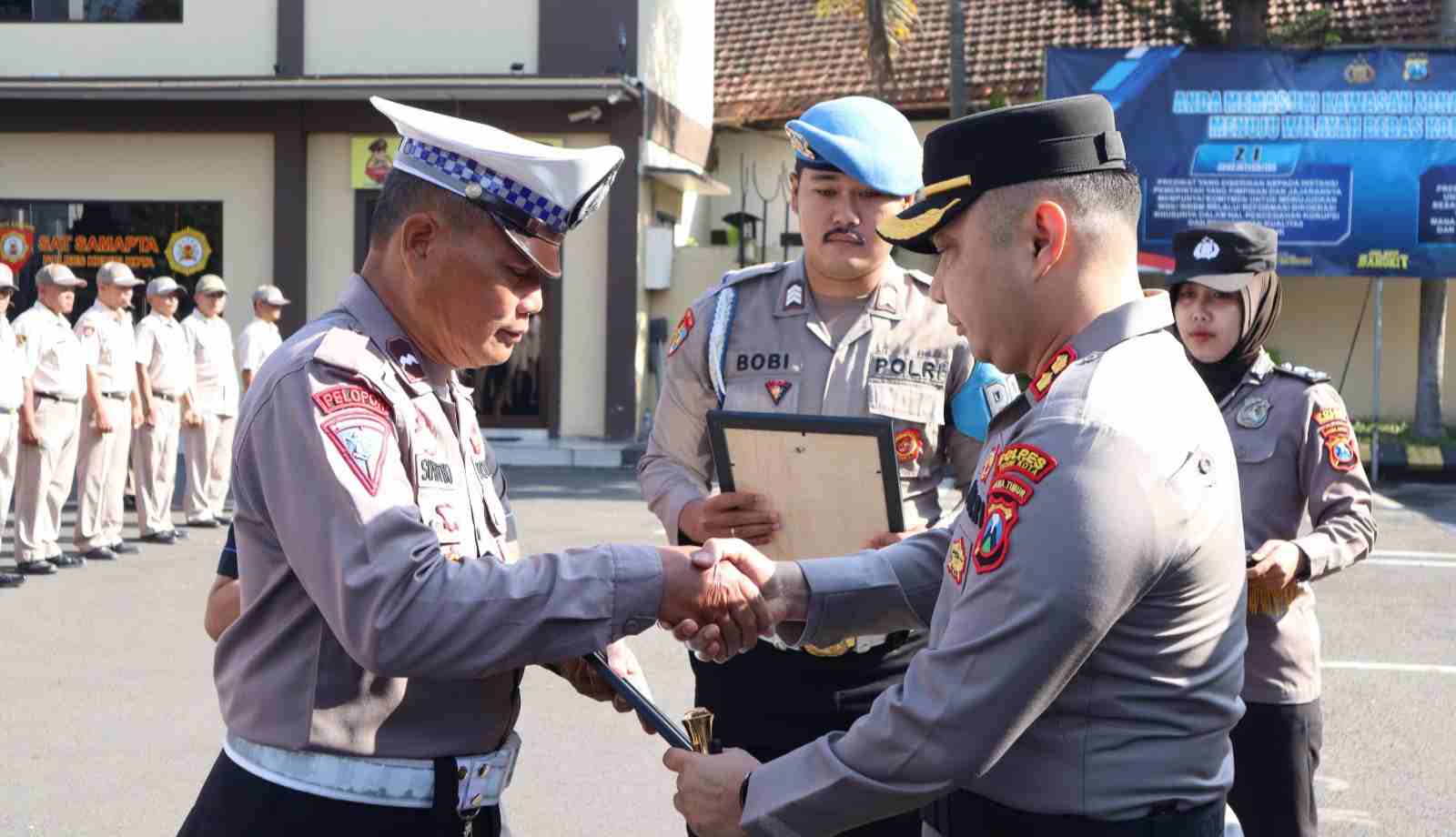 Selamat, Tujuh Personel Polres Kediri Kota Mendapatkan Penghargaan