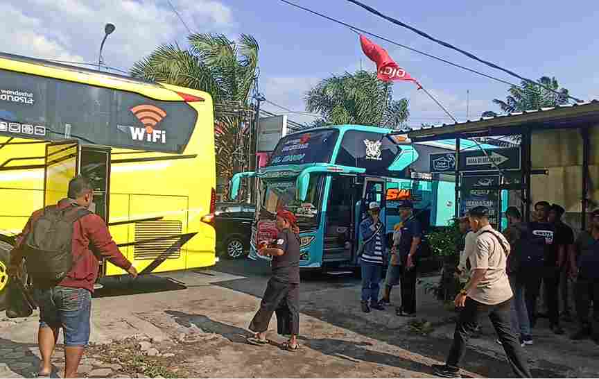 2 Bus Projo se Jatim Berangkat dari Jombang Menuju Jakarta untuk Deklarasi Ganjar Pranowo