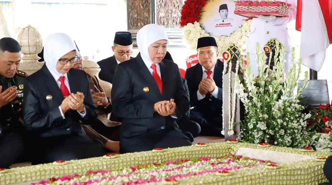 Khofifah Ziarah Makam Bung Karno di Blitar Jelang Hari Jadi Jatim ke 78 Tahun 2023