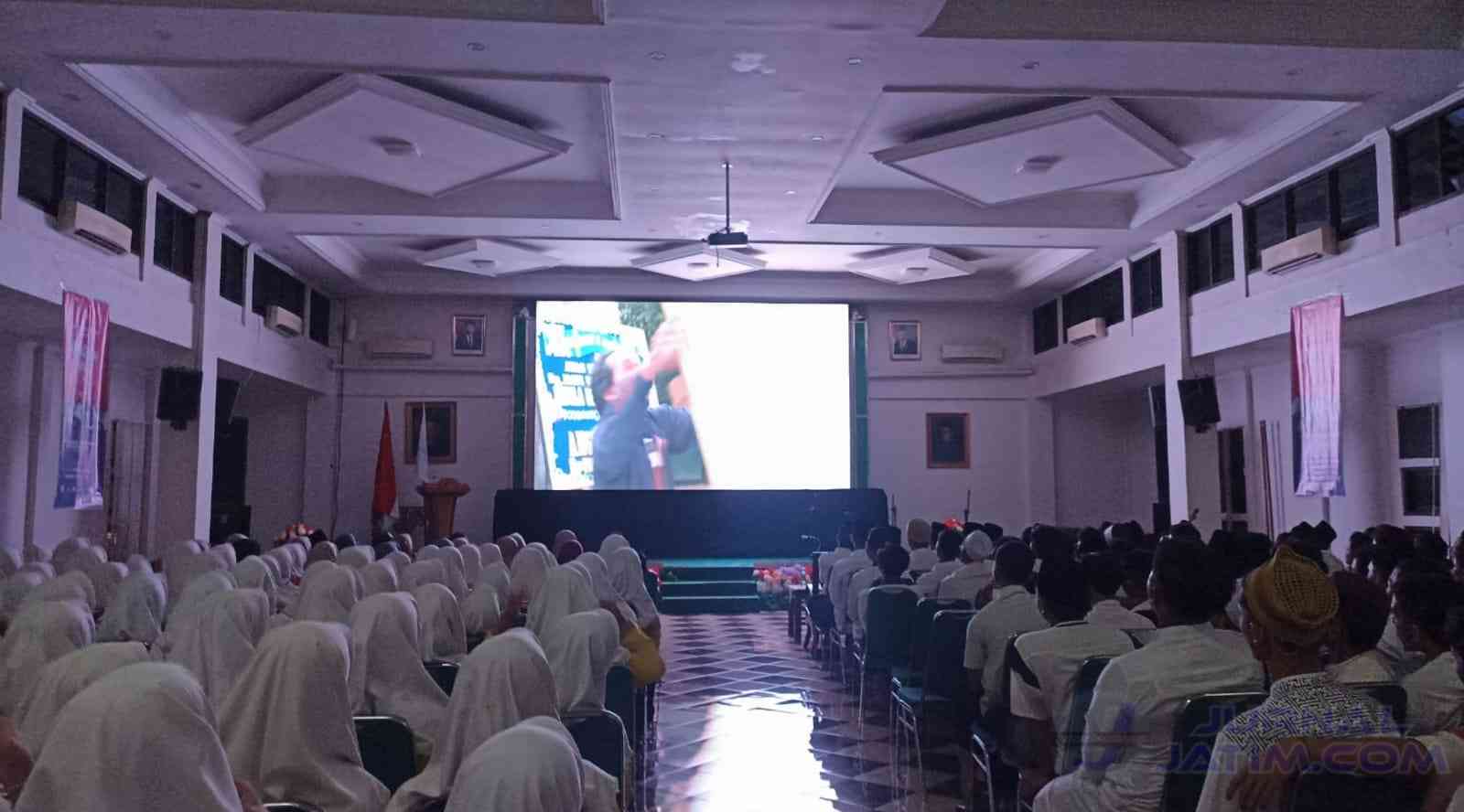 Sosialisasi Pemilih Pemula KPU Jombang di Hari Santri Melalui Nobar Film Ini