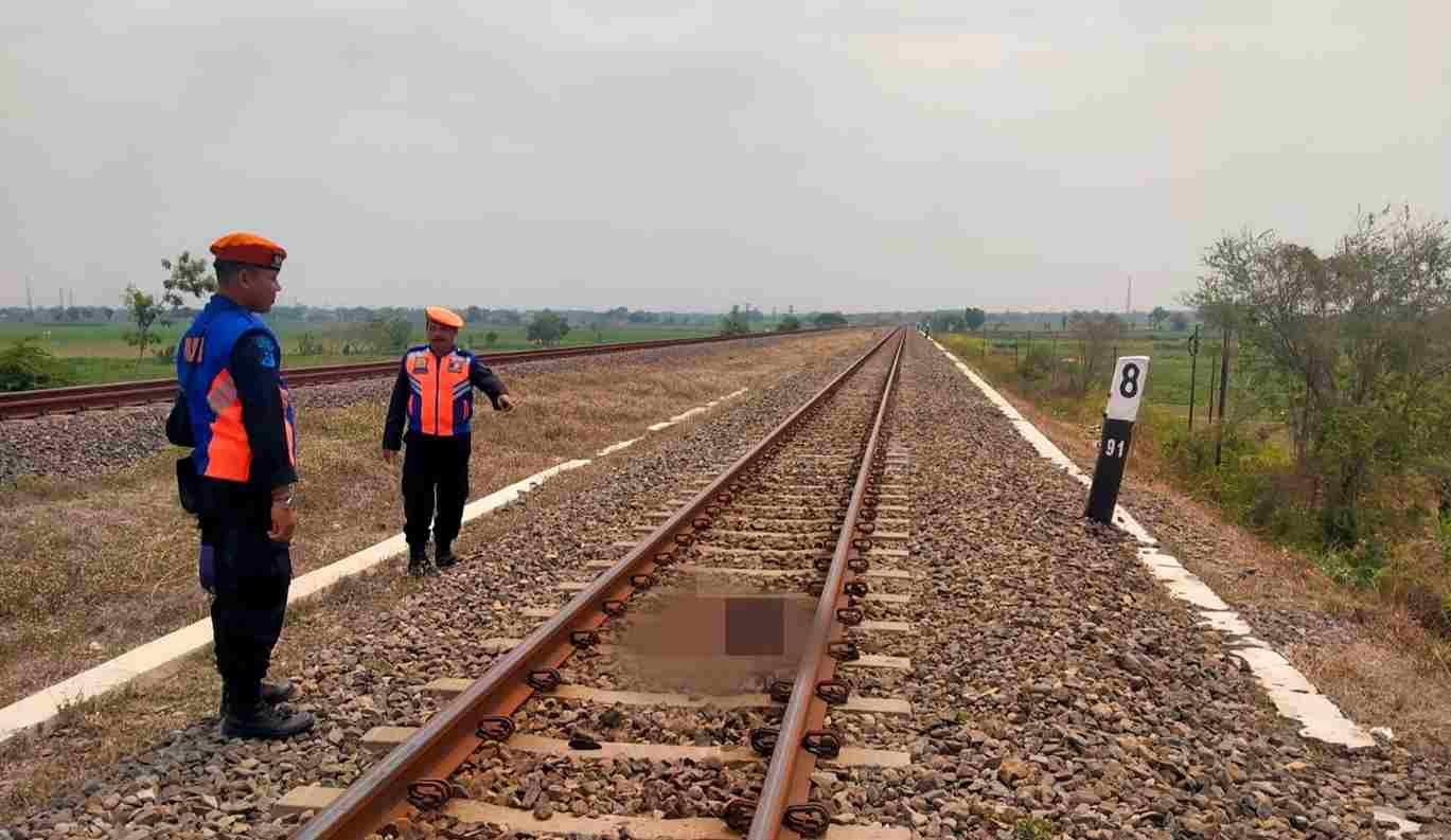 Wanita Muda Melompat ke Kereta Api saat Melintas di Jombang, Innalillahi!