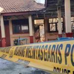 Garis Polisi SLB Kebakaran Imbas Tiga Ruang Kelas Terbakar, Siswa SLB Negeri Balongsari Jombang Belajar di Rumah