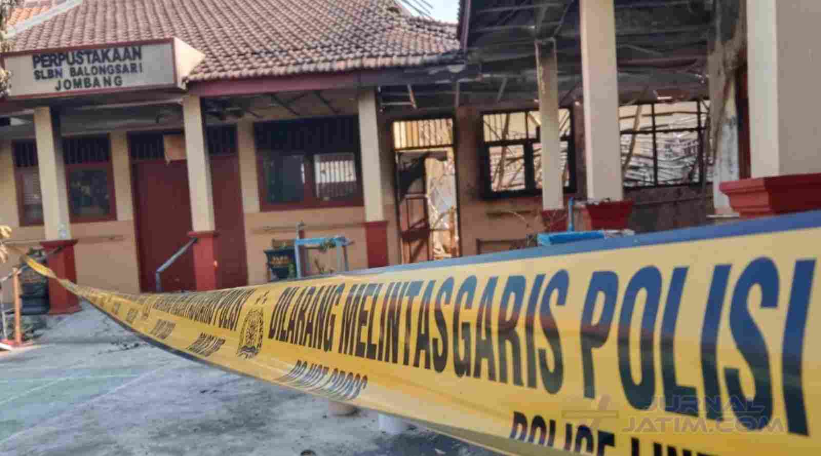 Imbas Tiga Ruang Kelas Terbakar, Siswa SLB Negeri Balongsari Jombang Belajar di Rumah