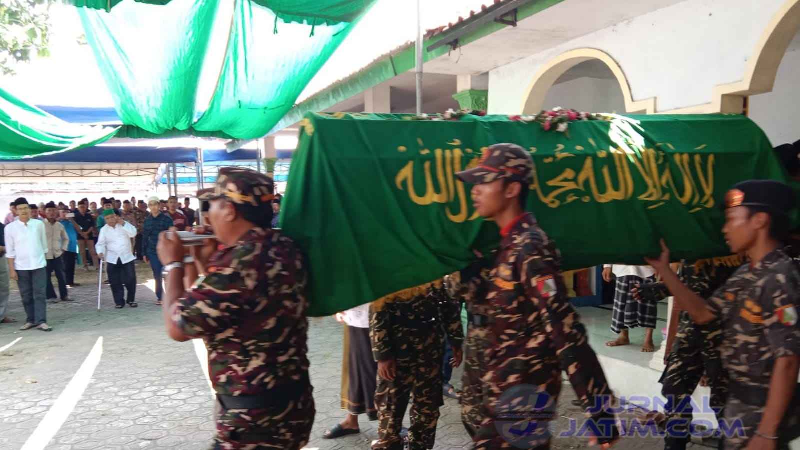 Jenazah Tokoh NU Cak Anam Dimakamkan Samping Pusara Ibunda di Jombang