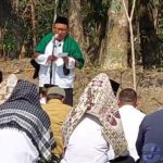 Pegawai DLH Jombang Bersama Warga Salat Istisqa di TPA, Meminta Hujan Segera Turun