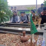 TGB Bersama TPN Ganjar-Mahfud Ziarah Makam Pendiri NU KH Bisri Syansuri Jombang