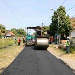 Jalan Antardesa di Jombang Diperbaiki Dinas Perkim, Memperlancar Perekonomian Warga