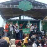 Warga Rela Panas-panasan Demi Undian Umroh Jalan Gembira Bersama AMIN di Jombang