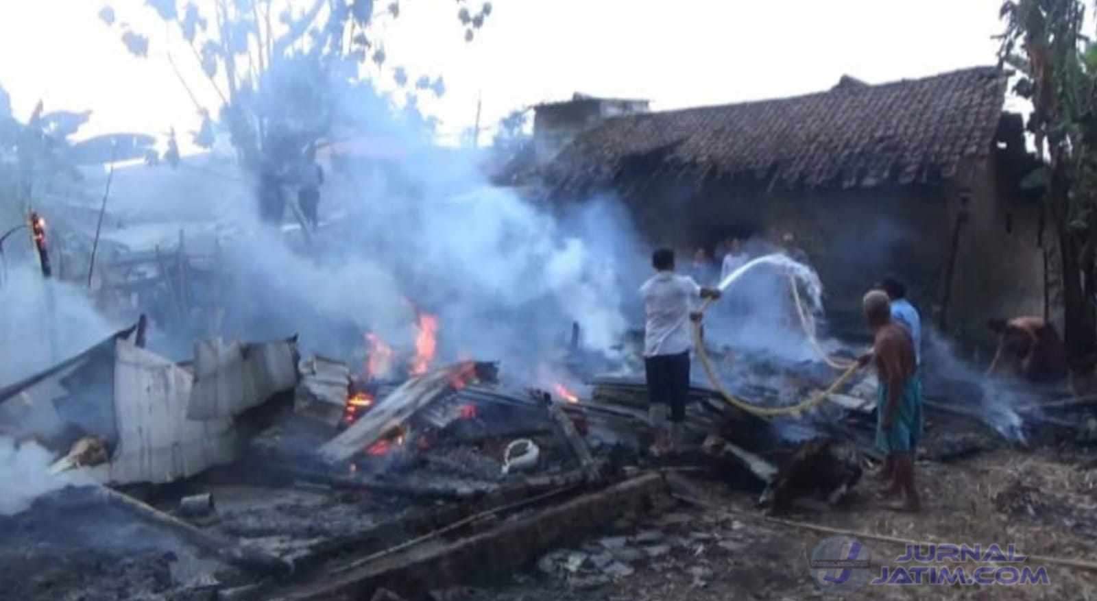 Kebakaran, Dapur dan Gudang Nenek Gimah di Jombang Tinggal Arang