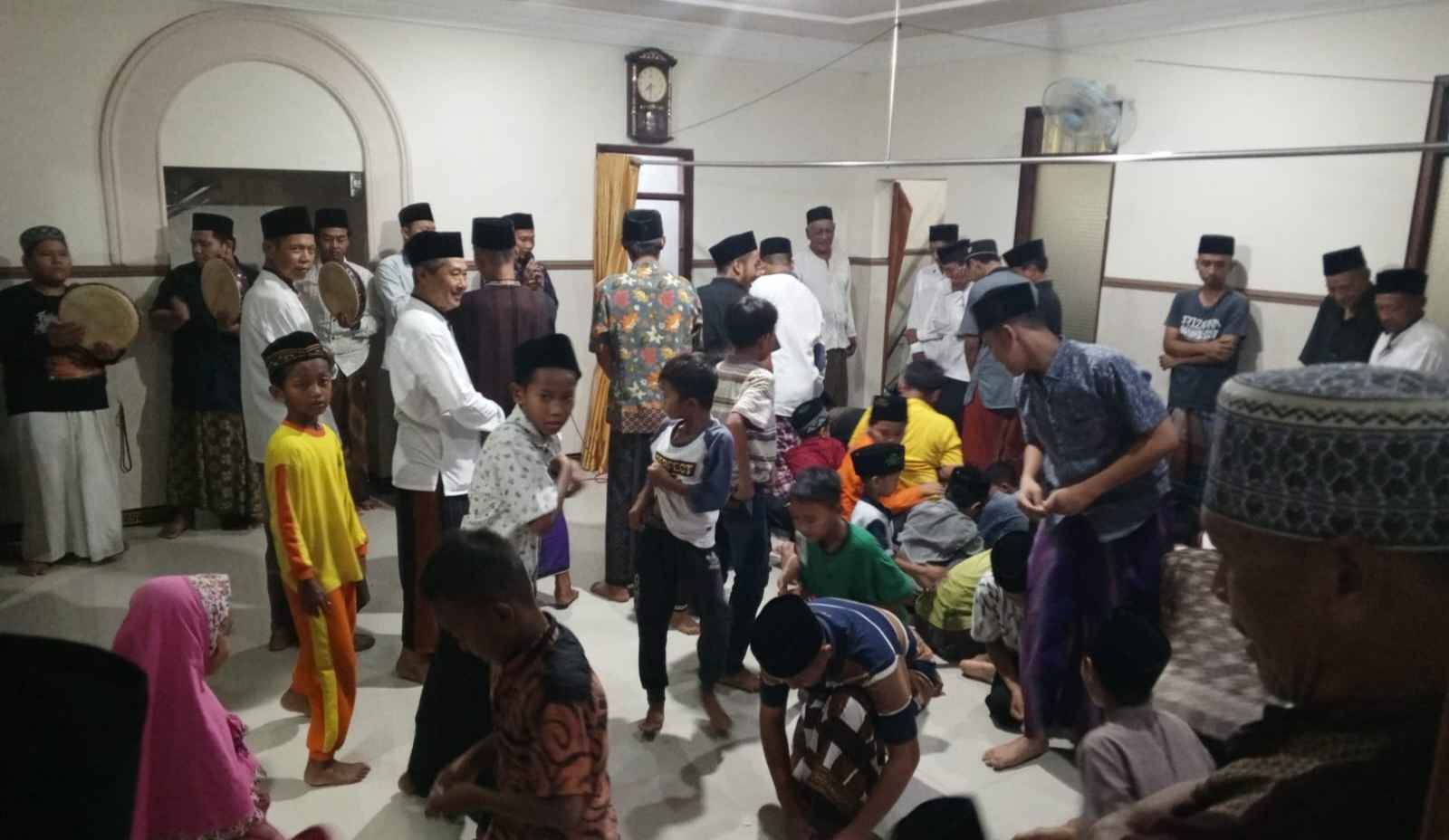 Seratusan Muazin Cilik Semarakkan Maulid Nabi dengan Lomba Azan dusun Banaran Desa Mancilan Mojoagung Jombang. [Achmad Fredi P]