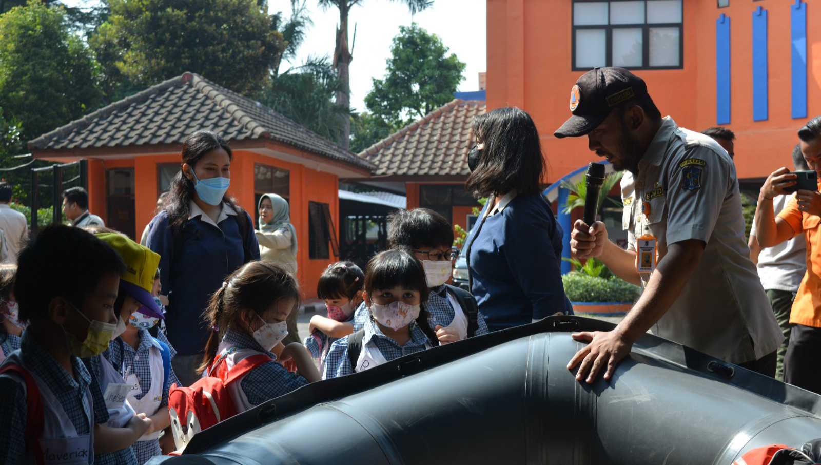 Peningkatan Kewaspadaan Bencana Melalui Buku Interaktif Untuk Anak Usia Dini di Surabaya