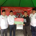 Pedagang itu Semringah Terima Gerobak Pentol Besut dari Baznas Jombang