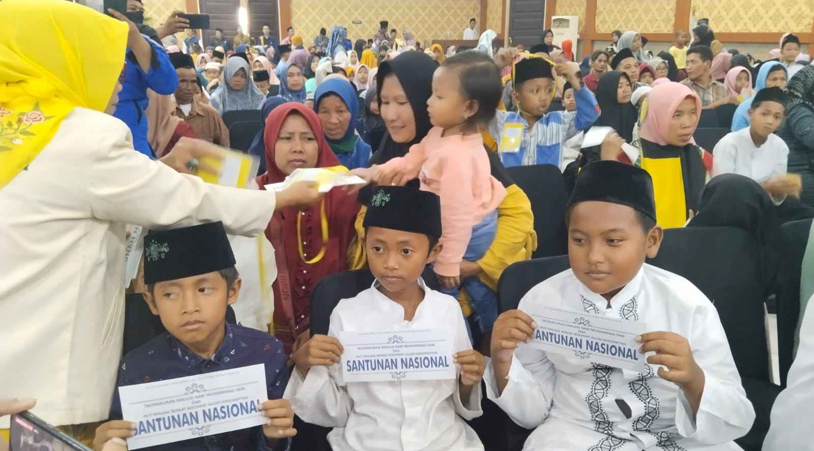 Anak Yatim dan Dhuafa Semringah Terima Santunan dari Thoriqoh Shiddiqiyyah Jombang