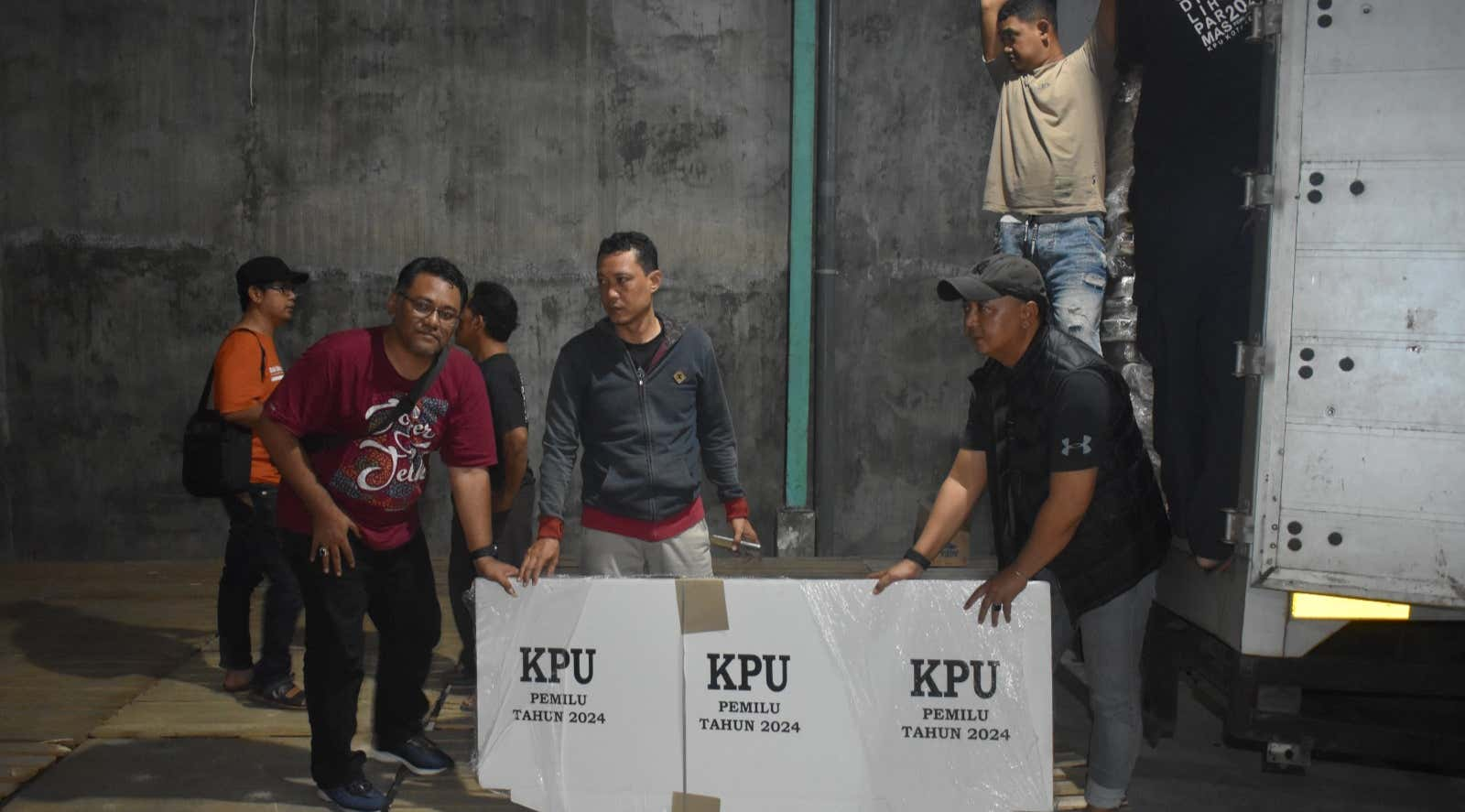 KPU Kota Kediri Menerima Logistik Pemilu 2024 Tahap Pertama