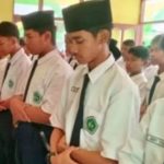 Ratusan Siswa dan Guru Tsanawiyah di Jombang Salat Gaib untuk Warga Palestina