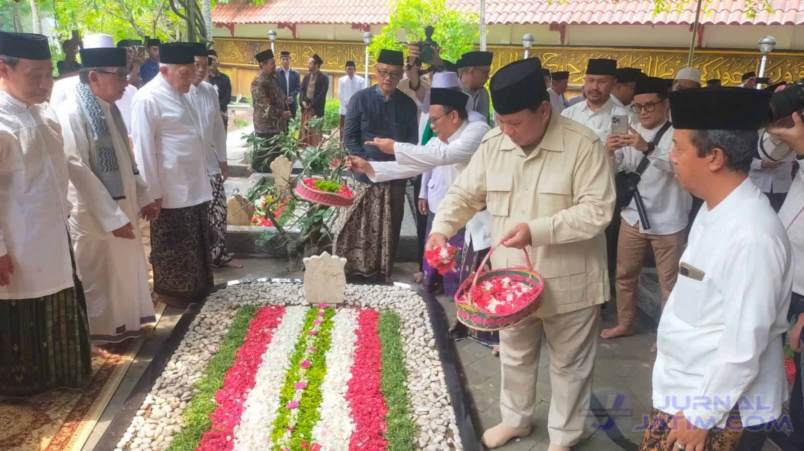 Prabowo Ziarah Makam Pendiri NU di Jombang dan Bertemu Kiai se Wilayah Mataraman