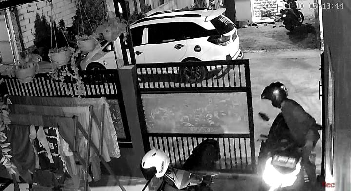 Pencuri Motor di Jombang Terekam CCTV, Ada Barang Pelaku yang Tertinggal