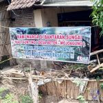 Kecewa Tanggul Sungai Gunting Tak Diperbaiki, Warga Jombang Pasang Banner Protes