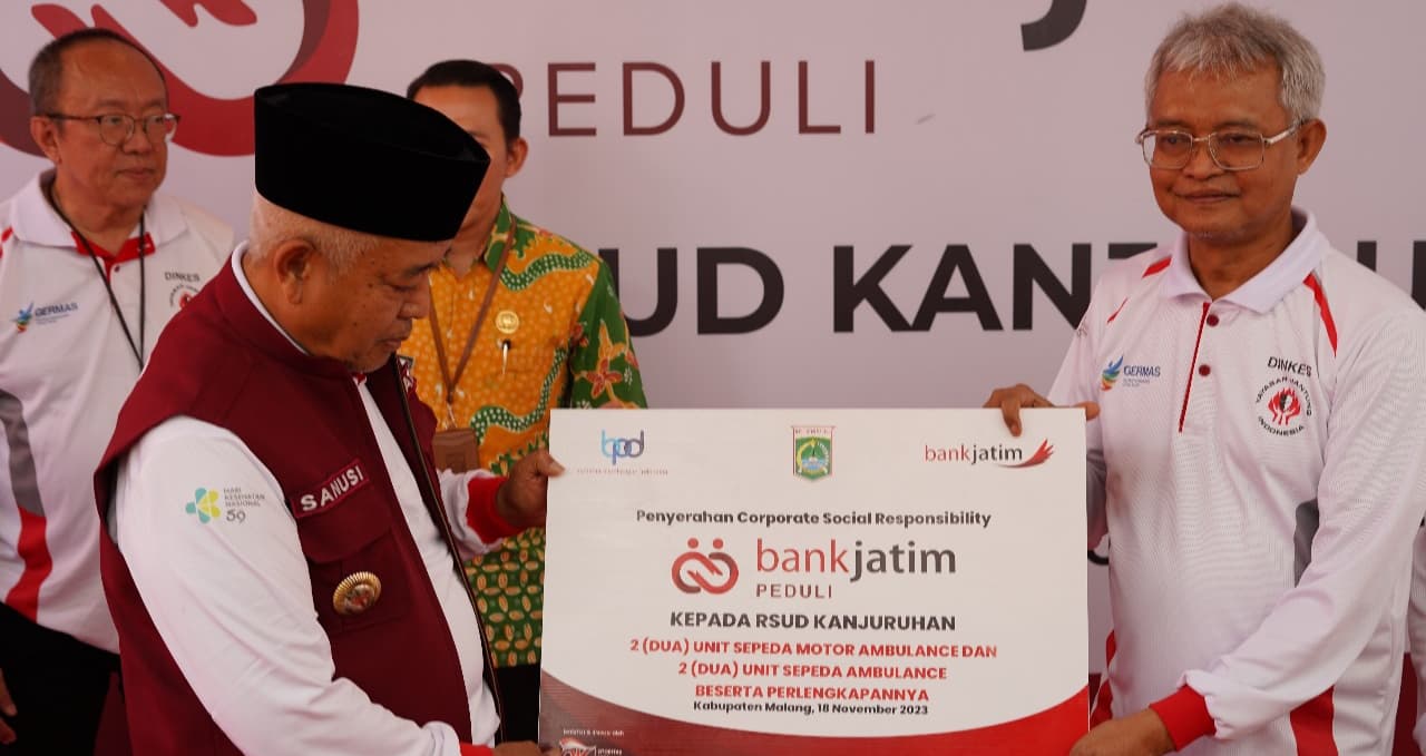 Bank Jatim Serahkan CSR Sepeda Ambulans ke RSUD Kanjuruhan Malang