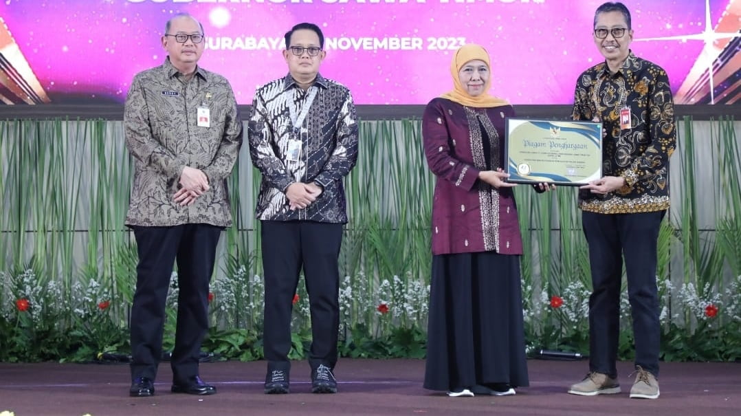 Peduli Pajak, Bank Jatim Terima Penghargaan dari Bapenda Jawa Timur