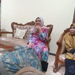Momen Cak Imin Cium Kaki Ibunda di Jombang Sebelum Berangkat Kampanye Pilpres 2024