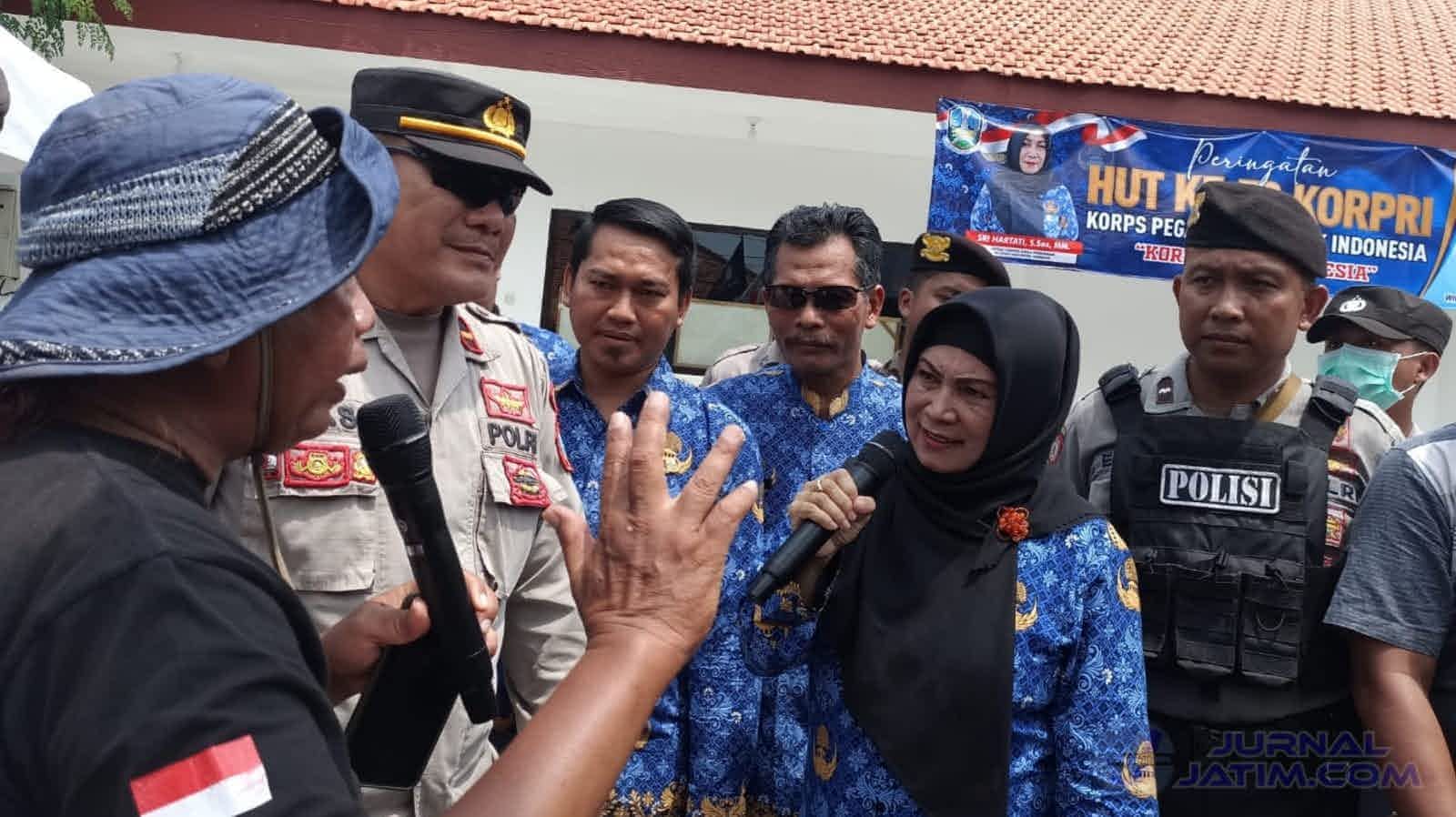 Pendemo Cabdindik Jombang: Sapu Habis Praktik Nakal Pendidikan!