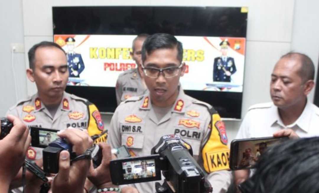 Polres Situbondo Bongkar Prostitusi Via Michat, 2 Operator dan 3 PSK Ditangkap