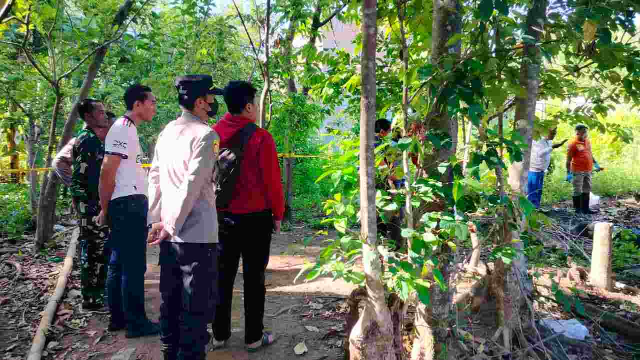 Heboh Mayat Laki-laki Dikubur Diam-diam di Belakang Rumah Warga Kediri