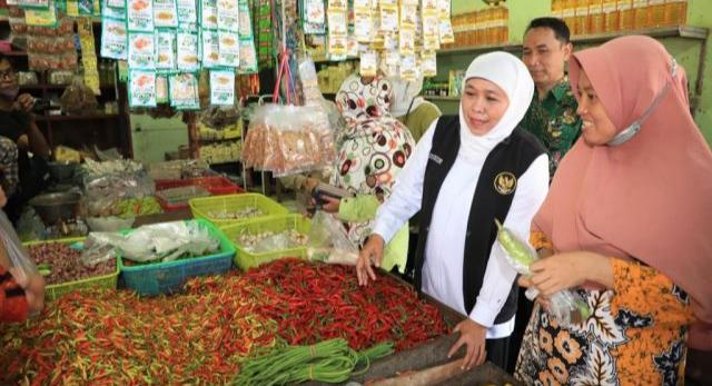 Jelang Tutup Tahun 2023, Khofifah Pastikan Kebutuhan Pokok di Jatim Aman