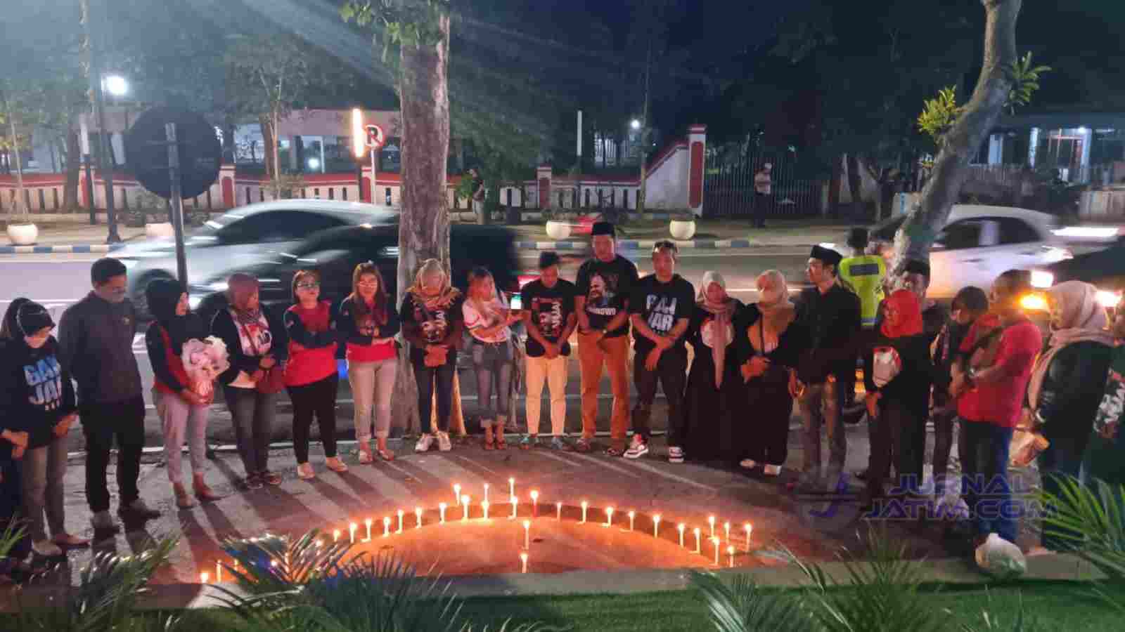 Lilin dan Doa Bersama di Jombang Dalam Aksi Solidaritas Korban Kekerasan di Boyolali