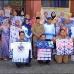 Kolaborasi Unesa-MGMP Seni Budaya SMK/SMA Gresik dalam Pelatihan Tekstil Gulijat